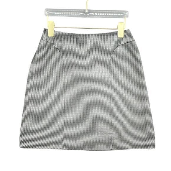 Cento X Cento Dresses & Skirts - Cento X Cento Black & White Pleated Invisible Zip Chevron Print Mini Skirt